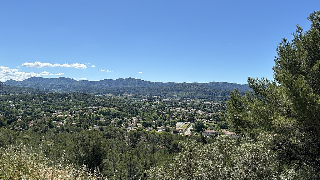 Piscine coque Bouc-Bel-Air